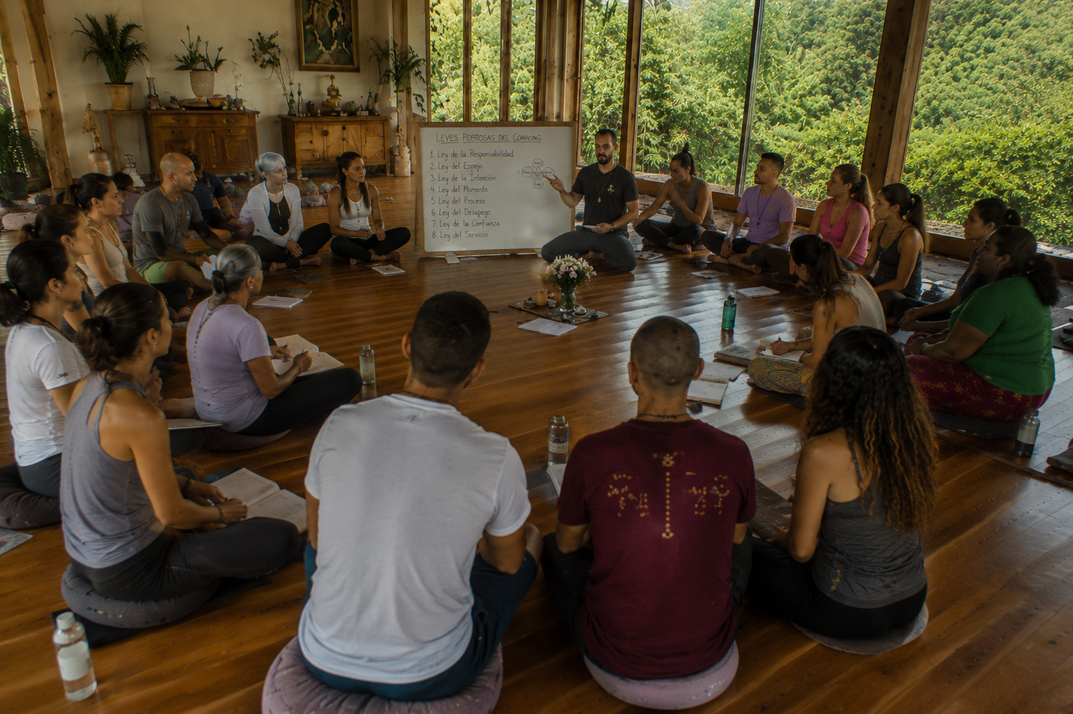Participantes del retiro holístico de eutonía disfrutando experiencias de sanación y bienestar